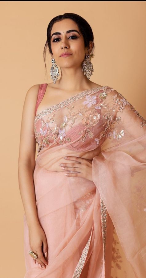 Sarees For Graduation, Sarees For Graduation Day, Jonita Gandhi, Banaras Sarees, Pooja Hegde, Graduation Day, Indian Actress Hot Pics, Hot Pics, Female Athletes