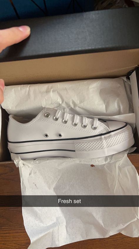 #shoes #converse #favs #highschool Converse Low, Shoes Converse, White Platform, Low Rise, Converse, Leather, Quick Saves, Clothes