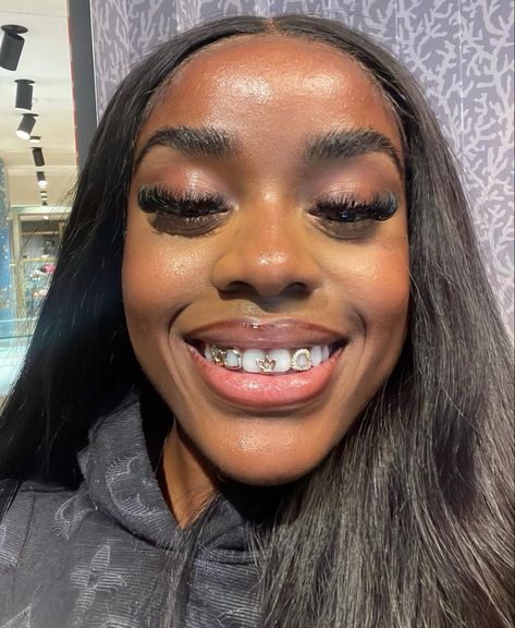 Girls With Grills, Girl Grillz, Pretty Teeth, Grillz Teeth, Xoxo Jewelry, Diamond Teeth, Dope Jewelry Accessories, Frontal Wig Hairstyles, Gold Grillz