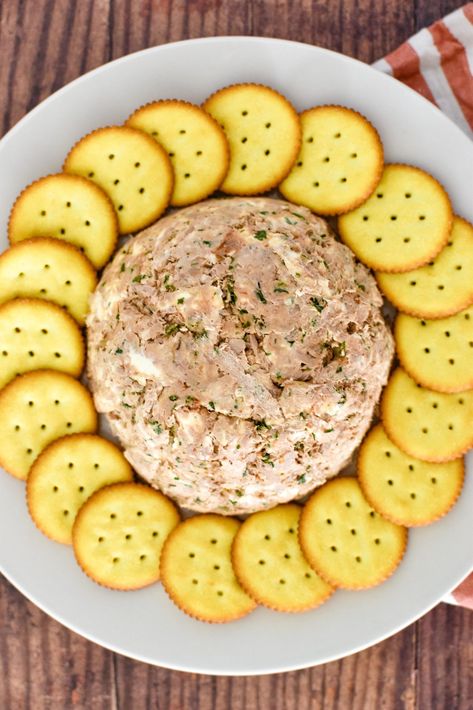 This classic tuna pâté recipe is easy to make and full of omega-3 #tunasalad #appetizer Tuna Ball, Tuna Balls Recipe, Tuna Spread Recipe, Tuna Pate, Healthy Evening Meals, Tuna Appetizer, Cooking Staples, Best Dip Recipes, Best Dip