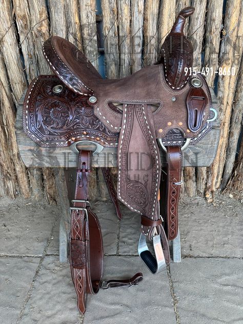 Barrel Racing Tack Rodeo, Leather Horse Tack, Barrel Racing Saddle, English Saddles, Barrel Racing Saddles, Western Horse Saddles, Horse Products, Dream Horse Barns, Barrel Racing Tack