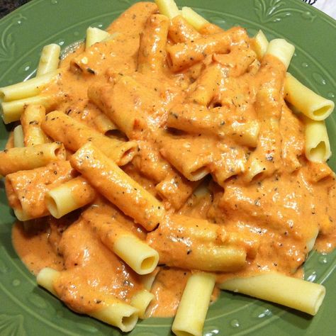 Crab Sauce For Pasta, Crab Meat Pasta, Crab Spaghetti, Cooking Boneless Pork Chops, Cabbage Side Dish, Rose Pasta, Vodka Sauce Recipe, Rasta Pasta, Crab Pasta