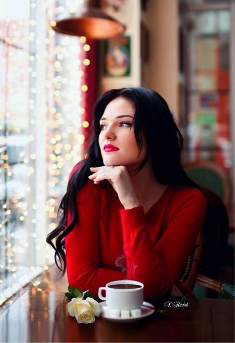 Girl Drinking Coffee, Trendy Cafe, Coffee Shop Photography, Portrait Lighting, Personal Branding Photoshoot, Coffee Girl, Sister Quotes, Model Poses Photography, Portrait Photography Poses