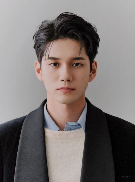 46 Stunning Hairstyles For Men To Look Like A Real Gentleman Korean Short Hair Side Part, Male Side Part Hairstyles, Professional Male Haircut, Korean Haircut Side Part, Off Center Part Hairstyles Men, Korean Side Part Hair Men, Center Part Mens Hairstyles, Shaved Sides Hairstyles Men, Side Part Undercut Men