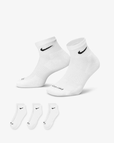 Nike Everyday Plus Cushioned Training Ankle Socks (3 Pairs). Nike.com Nime Socks, White Nike Ankle Socks, Nike Quarter Socks, Womens Nike Socks, Low Nike Socks, Nike Pro Socks, Ankle Nike Socks, Short Nike Socks, Collages Outfit