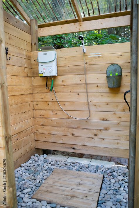 Toilet Stall, Outside Showers, Outdoor Shower Enclosure, Outdoor Shower Diy, Outdoor Bathroom Design, Outdoor Toilet, Outdoor Baths, Outdoor Bathroom, Garden Shower