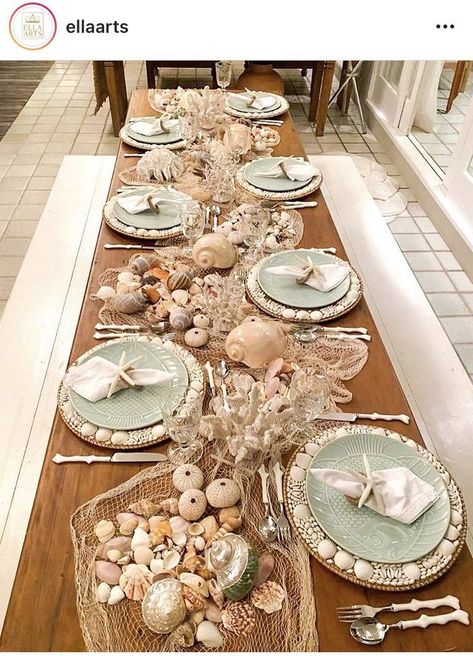 Ocean Table Decor, Seaside Tablescape, Coastal Centerpiece Ideas, Dining Table Centerpiece Ideas, Dining Table Centerpieces, Table Centerpiece Ideas, Beach Wedding Centerpieces, Art Coquillage, Beach Table