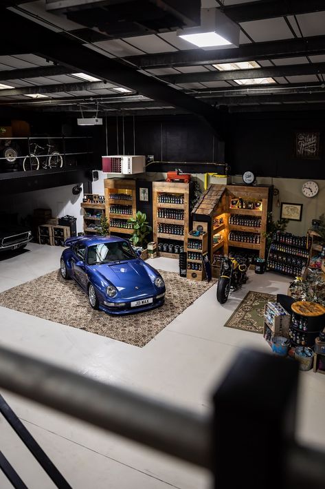 One of only a few - RHD factory turbo body, full aero-kitted Carrera 2 S Aesthetic Car Garage, Car Garage Aesthetic, Car Workshop Design, Car Collection Garage, Garage Car Workshop, Car Shop Garage, Cozy Garage, Car Detailing Studio, Auto Shop Ideas