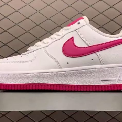 White and pink color.Nike Air Force 1'07 LV8 AH0287-107 for girls. Hot Pink Air Force 1, Pink And White Air Force 1, Bratz Baddie, Air Force 1 Pink, Air Force Outfit, Tenis Air Force, Nike Air Force 1 07, Watch Fashion, Rings Necklace