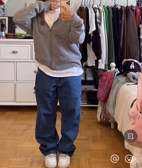 Outfits With Navy Blue Cargo Pants, Blue Cargo Pants Outfit Aesthetic, How To Style Navy Blue Cargo Pants, Navy Cargo Outfit, Navy Cargos Outfits, Navy Parachute Pants Outfit, Navy Sweats Outfit, Blue Cargos Outfit, Blue Baggy Pants Outfit