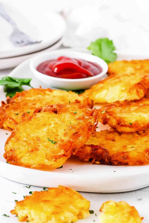 McDonald's Hash Browns Recipe | The Picky Eater Vegan Mcdonalds, Hash Brown Patties, Homemade Hashbrowns, Potato Patties, Ovo Vegetarian, Hashbrown Recipes, Easy Potato Recipes, Weaning Recipes, Big Breakfast