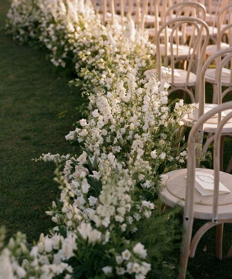 Jenni Kayne Wedding, Wedding Aisle Florals, Ground Florals, Aisle Arrangements, Wedding Tips And Tricks, White Wedding Florals, Bridal Advice, Romantic Wedding Style, Wedding Alters