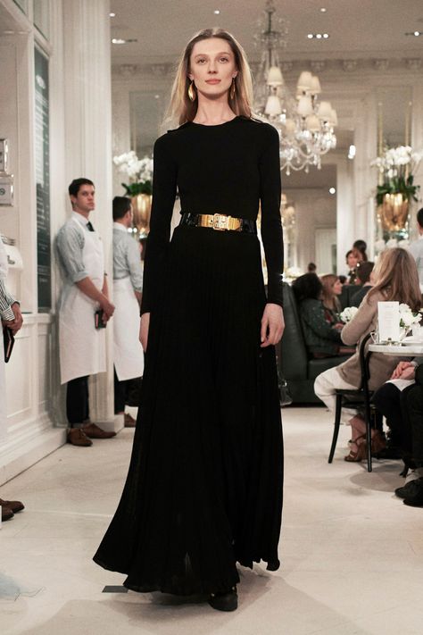 Ralph Lauren Spring 2019 Ready-to-Wear Collection - Vogue Fall Fashion Trends Women, Fall Fashion Trends, Winter Fashion Outfits, Couture Fashion, New York Fashion Week, Look Fashion, New York Fashion, Evening Gowns, Spring Fashion