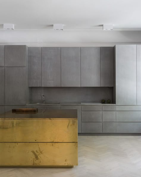 Grey Apartment, Metal Kitchen Cabinets, Grey Kitchen Island, Cheap Kitchen Cabinets, Grey Kitchen Designs, Gold Kitchen, Contemporary Kitchen Design, Small Apartment Decorating, Metal Kitchen