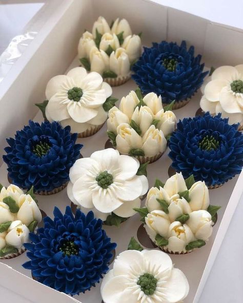 Aloo Gosht, Birthday Cake Decorating Ideas, Cupcake Decorating Tips, 귀여운 음식 그림, Cupcake Cake Designs, Floral Cupcakes, Creative Cake Decorating, Cake Decorating Ideas, Pretty Dessert