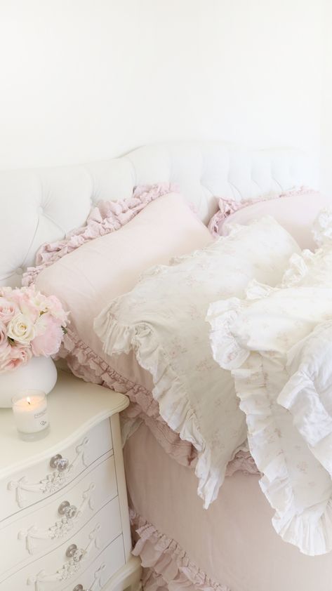 Chic Girly Bedroom, Bedroom Decor Feminine, Chic Pink Bedroom, Pink Shabby Chic Bedroom, Pink Vintage Bedroom, Shabby Chic Girls Bedroom, Shabby Chic Romantic Bedroom, Shabby Bedroom, Shabby Chic Aesthetic