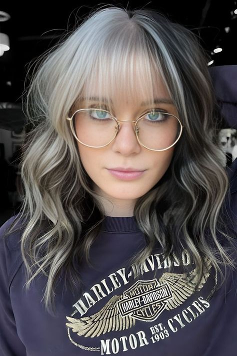 Black And White Hair Color Combinations, Brown Hair With Blonde, Color Block Hair, Black White Hair, Hair With Blonde Highlights, Blonde Bangs, White Hair Color, Jet Black Hair, Hair Streaks