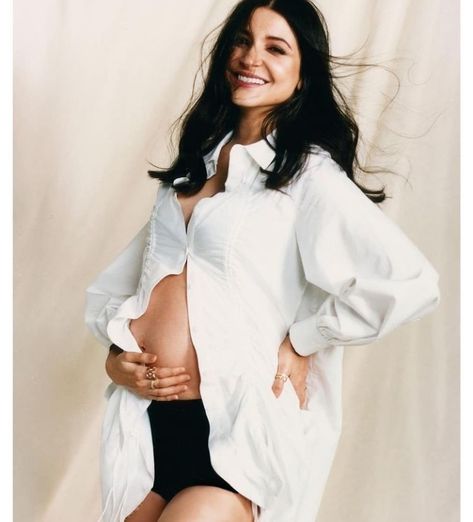 Maternity Photoshoot Outfits, Maternity Photography Poses, Vogue India, Anushka Sharma, Pregnancy Outfits, Photoshoot Outfits, Baby Bump, Bollywood Stars, Bollywood Celebrities