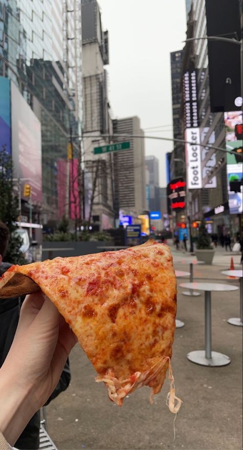 Pizza In New York City, New York City Pizza, Joe’s Pizza Nyc, Food In New York City Aesthetic, Joe's Pizza New York, New York Pizza Aesthetic, New York Street Food, Joes Pizza, Food In New York City