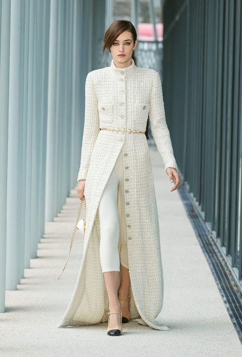 2021/22 Métiers d’art - Look 58 — Fashion | CHANEL Chanel 2022, Chanel Jackets, Moda Chanel, Mode Chanel, Chanel Couture, Chanel Style, Couture Mode, Chanel Fashion, 2022 Fashion