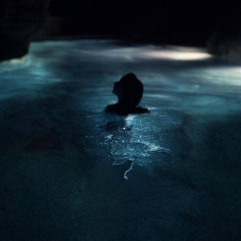 mermaid Pool At Night, Dark Mermaid, Siren Mermaid, Water Nymphs, Mermaid Aesthetic, Magic Aesthetic, Sea Witch, Night Aesthetic, Sirens