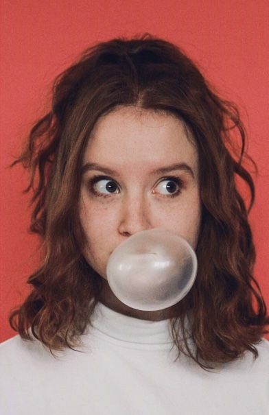 Bubblegum Portrait, Punk Girl Aesthetic, Bubblegum Bubble, Bubbles Photography, Retro Photoshoot, Blowing Bubble Gum, Beauty Science, Bubblegum Balloons, Bubblegum Pop