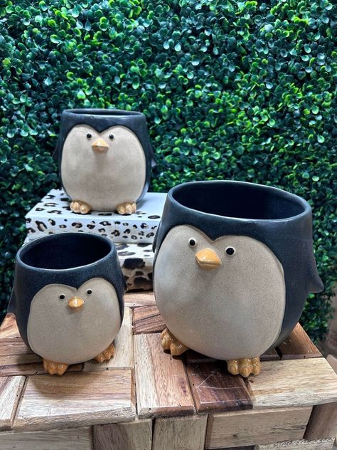 Beginner Pottery, Pottery Animals, Clay Crafts Air Dry, Garden Pottery, Hand Built Pottery, Ceramic Plant Pots, Pinch Pots, Pottery Crafts, Easter Crafts Diy