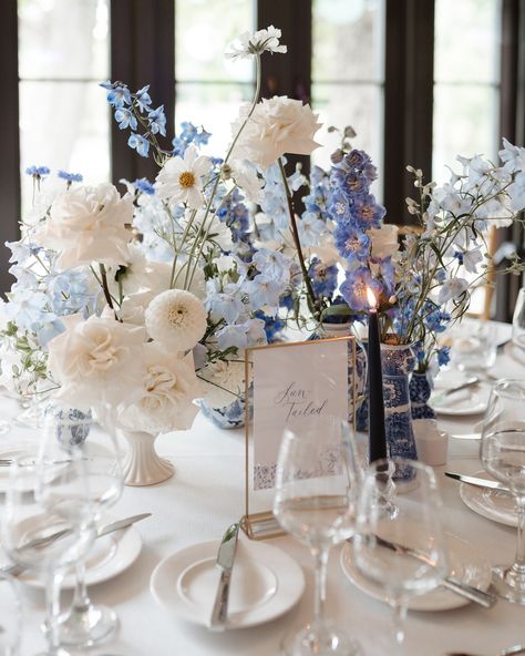 Blue And White Flowers Table Decor, Blue Table Flower Arrangements, Wedding Table Decor Blue And White, Blue And White Wedding Palette, Round Tables With Table Runners, White And Blue Theme Wedding, Wedding Theme Blue And White, Wedding Blue Flowers Decoration, White Wedding Table Settings Elegant