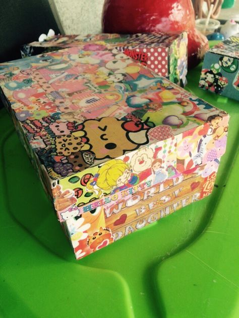 Decoupage collage shoebox My diy Collage Boxes Ideas, Painted Shoebox Ideas, Memory Box Aesthetic, Shoebox Diy, Shoebox Crafts, Memories Box Diy, Shoe Box Diy, Shoe Box Crafts, Crafts 2024