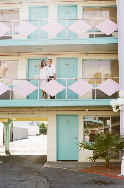 Retro Tropical Decor, Motel Wedding, Las Vegas Destination Wedding, Eclectic Inspiration, Vintage Vegas, Retro Tropical, Vegas Elopement, Las Vegas Elopement, Las Vegas Wedding