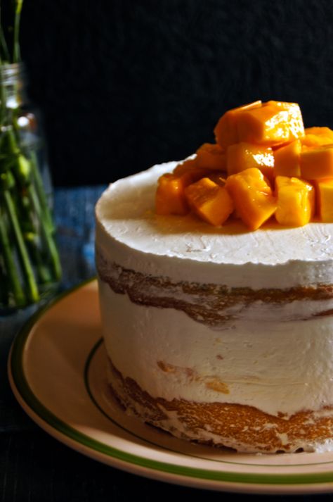 Mango Cake Recipe, Ube Cake, Cake Stall, Mango Dessert, Mango Cake, Eggless Desserts, Chocolate And Coffee, Mango Chunks, Cake Cream