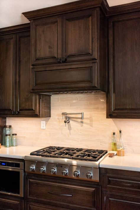 Mahogany Kitchen Cabinets Farmhouse, Dark Mahogany Kitchen Cabinets, Modern Dark Wood Kitchen Cabinets, Traditional Wood Cabinets Kitchen, Modern Kitchen Brown Cabinets, Dark Walnut Cabinets Kitchen, Brown Kitchen Cabinets Color Schemes, Dark Wood Cabinets Kitchen, Espresso Kitchen Cabinets Color Schemes