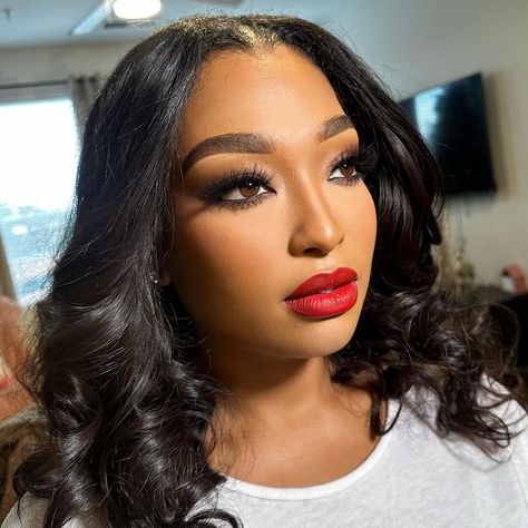 Natural Makeup Red Lips Black Women, Natural Makeup Red Lips, Red Lips Black Women, Red Lipstick Makeup Looks, Lips Black, Red Lipstick Makeup, Red Lip Makeup, Makeup Eye Looks, Elegant Makeup