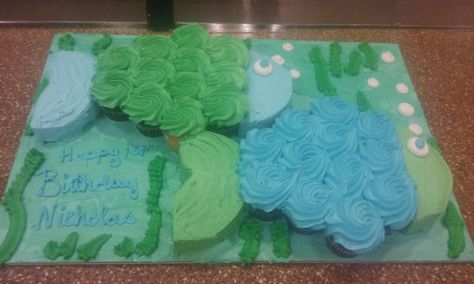 pair of fish Cupcake Cakes Pull Apart, 1rst Birthday, Baby Shower Cupcake Cake, Fish Party, Fish Birthday, Pull Apart Cupcake Cake, Pull Apart Cake, Cake Pulls, Pull Apart Cupcakes