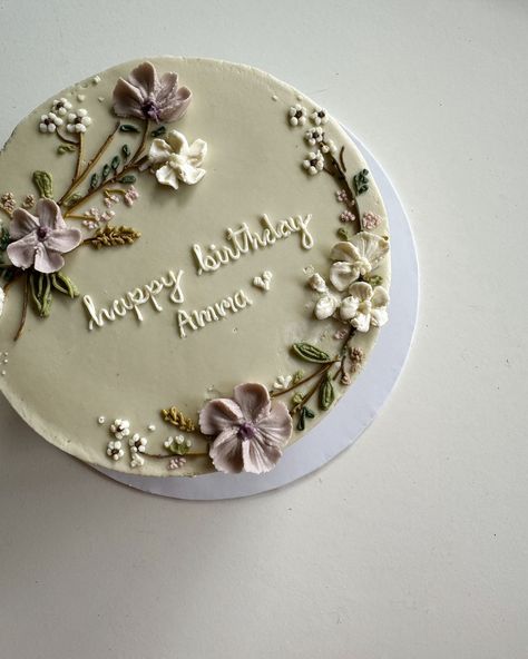 Can’t help but adore floral cakes 🌸🫶🏻 #cakestagram #cakesoffacebook #aesthetic #floralcakes #cakeart #feed #explorepage #spreadlove Pastel Floral Cake Birthday, Floral Cake Ideas Birthday, Simple 30th Birthday Cake, Sheet Cake Decorating Ideas Birthday, Simple Aesthetic Birthday Cakes, Sheet Cake Decorating Ideas, Floral Sheet Cake, Cake Decorating Ideas Birthday, Sheet Cake Decorating