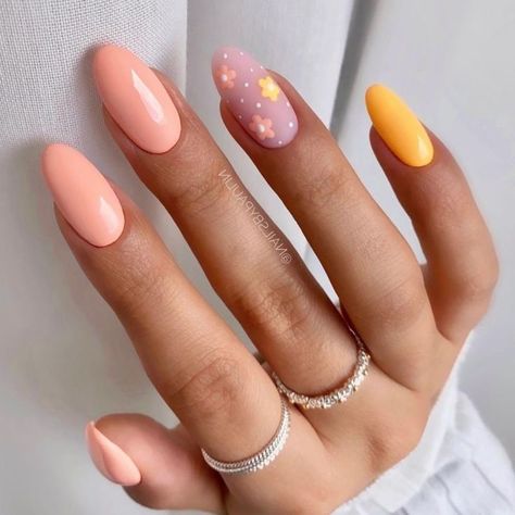 light coral oval nails with yellow, flower accent Peach Colored Nails, Spring Nail Polish Colors, Easter Nail Art Designs, Holiday Acrylic Nails, Orange Nail Designs, Milky Nails, Peach Nails, Nail Art Gel, Nagel Tips