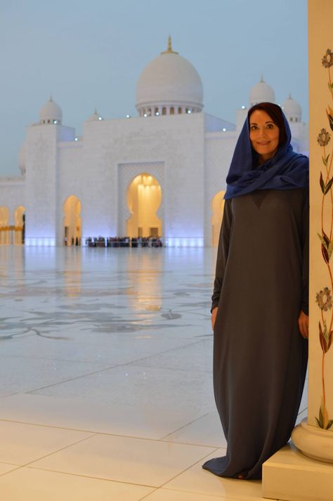 Visiting the Louvre Abu Dhabi and Sheikh Zayed Grand Mosque, Sheikh Zayed mosque evening Grand Mosque Abu Dhabi, October Half Term, Sheikh Zayed Mosque, Louvre Abu Dhabi, Zayed Mosque, Sheikh Zayed Grand Mosque, Sheikh Zayed, Is It Just Me, Grand Mosque