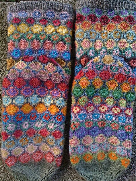 Kaffe Fassett's "Turkish Fusion" socks Kaffe Fassett Knitting, Knitted Mittens, Fair Isle Knitting Patterns, Hand Knit Socks, Sock Knitting Patterns, Knitted Socks, Crochet Socks, Knitted Wit, Kaffe Fassett