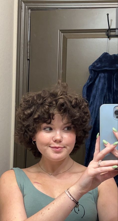 Curly Short Hair For Round Face, Shaggy Short Hair Round Faces Curly, Short Curly Face Framing Layers, Short Curly Haircuts Without Bangs, Short Curly Round Haircuts, Curly Mushroom Haircut, Short Curly Round Face, Short Round Curly Hair, Short Curly Hairstyles For Plus Size Women