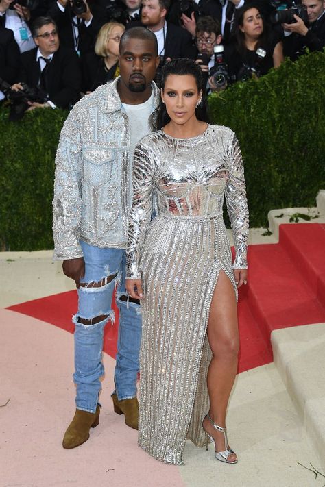 The couple that slays together, stays together? The most stylish couples of 2016 confirm this adage to be true. Kanye West Met Gala, Kim Kardashian Met Gala, Kardashian Met Gala, Light Up Dresses, Kanye West And Kim, Kim Kardashian Kanye West, Met Gala Outfits, Met Gala Dresses, Bianca Jagger