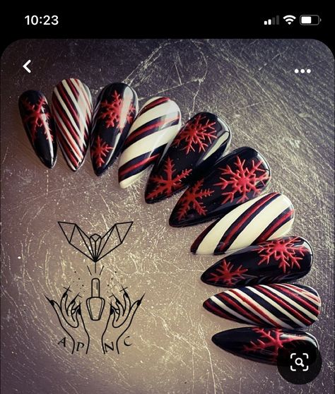 Black And Red Snowflake Nails, Black Christmas Nails Stiletto, Red And Black Christmas Nails Design, Holiday Goth Nails, Goth Christmas Nails Black, Gothic Christmas Nail Designs, Black And Red Nails Christmas, Goth Christmas Nails Designs, Christmas Gothic Nails