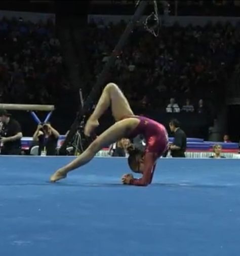 Morgan Hurd’s creative ending pose on floor gymnastics Gymnastics Aesthetic Floor, Gymnastics Floor Routine Poses, Gymnast Poses, Artistic Gymnast, Gymnastics Floor Routine, Floor Gymnastics, Gym Pose, Gymnastics Floor, Gymnastics Stretches