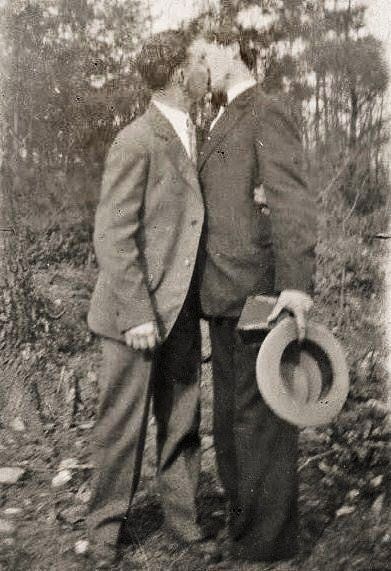 "Confirmed bachelors" sharing a kiss, United States, 1920-29, photographer unknown. William Core, Queer Couples, Vintage Pride, Photograph Wall, Gay History, Oc Board, Lgbt History, Tired Of People, Vintage Couples