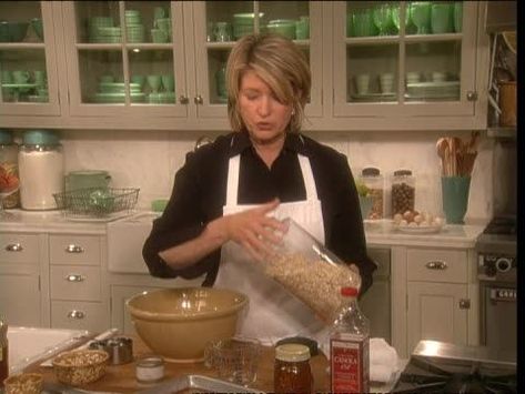 Martha's Healthy Granola Recipe | Watch Martha make her homemade granola, which has less sugar and less fat than the granola sold in stores. Get the full recipe here: http://bit.ly/2MDowca | By Martha Stewart | Facebook | I bet all of you love granola. I do but when I looked once at a label on a granola bag, I was horrified at the amount of sugar at the amount of fat and about the calories. So, I decided we'd create a recipe that is a lot healthier and a lot less fat and a lot less sugar. In a b Rolled Baklava, Ruffled Milk Pie, Quick Apple Dessert, Healthy Granola Recipe, Milk Pie, Granola Recipe Healthy, Mary Berry Recipe, Old Fashioned Oatmeal, Apple Butter Recipe