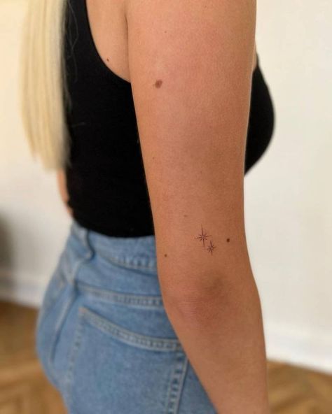 Sticker Sleeve Minimalist, Stars Elbow Tattoo, Tiny Stars Tattoo Arm, Upper Back Fine Line Tattoo, Dainty Tattoo Above Elbow, Dainty North Star Tattoo, Tiny Tattoos Back Of Arm, Tattoo Right Above Inner Elbow, Back Star Tattoos For Women