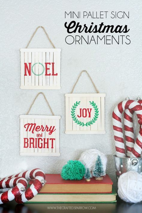 Mini Pallet Sign Ornaments - thecraftedsparrow.com Christmas Pallet Signs, Vintage Inspired Christmas Tree, Popsicle Stick Ornaments, Diy Popsicle, Rustic Crafts, Diy Christmas Decorations, Popsicle Stick Crafts, Popsicle Stick, Easy Christmas Crafts