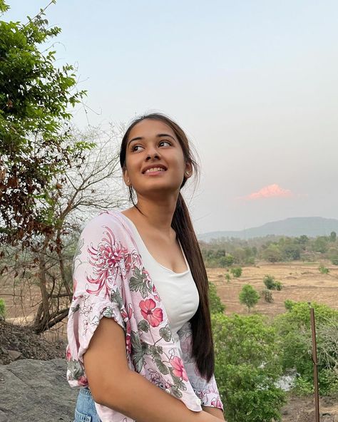 | Virti Vaghani |. 🎭. on Instagram: “That cloud, looks like a Snow mountain” College Girl Fashion, Hot Dresses Tight, Arabian Beauty Women, Snow Mountain, Beautiful Women Over 40, Beautiful Smile Women, Image Hd, On Instagram, Instagram