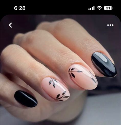 Rave Nails, Short Oval Nails, Oval Nails Designs, Black Gel Nails, Black Nail Art, Her Nails, Almond Nails Designs, Black Nail Designs, Cute Gel Nails