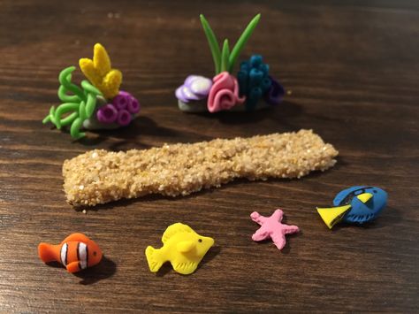 Polymer clay miniature reef, sandbar, and fish. Getting ready to pour a resin aquarium! https://www.etsy.com/shop/TinyTropicals Pokémon Terrarium, Aquarium Cake, Resin Aquarium, Polymer Clay Ideas, Polymer Clay Fish, Ocean Projects, Polymer Clay Miniature, Clay Fish, Diy Miniatures