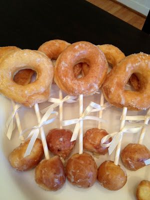 Donut Shower Ideas, Gender Reveal Brunch Food, Donuts Baby Shower Ideas, Baby Brunch Shower Ideas Decor, Morning Baby Shower Food, Boho Neutral Baby Shower Ideas, Donut Bar Baby Shower Ideas, Bear Themed Baby Shower Ideas Food, Baby Sprinkle Brunch Ideas